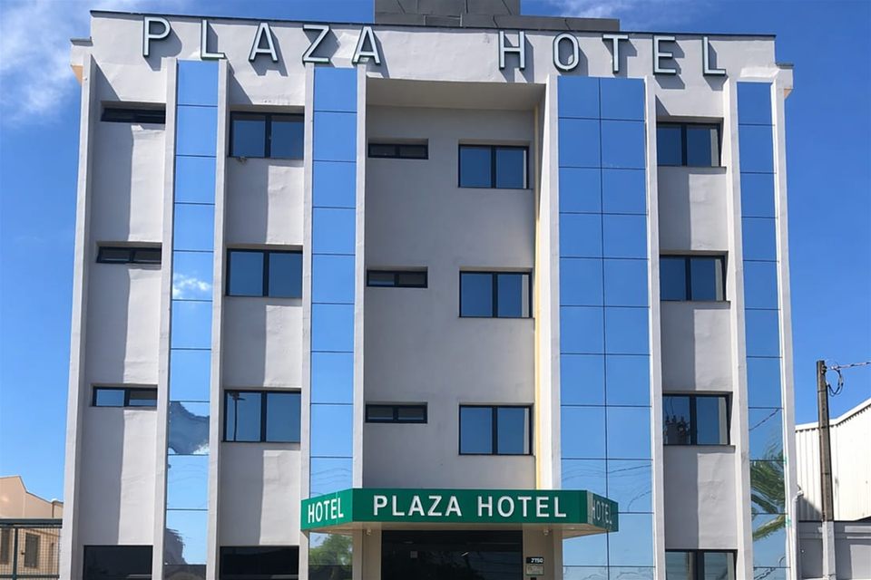 A fachada do Limeira Plaza Hotel