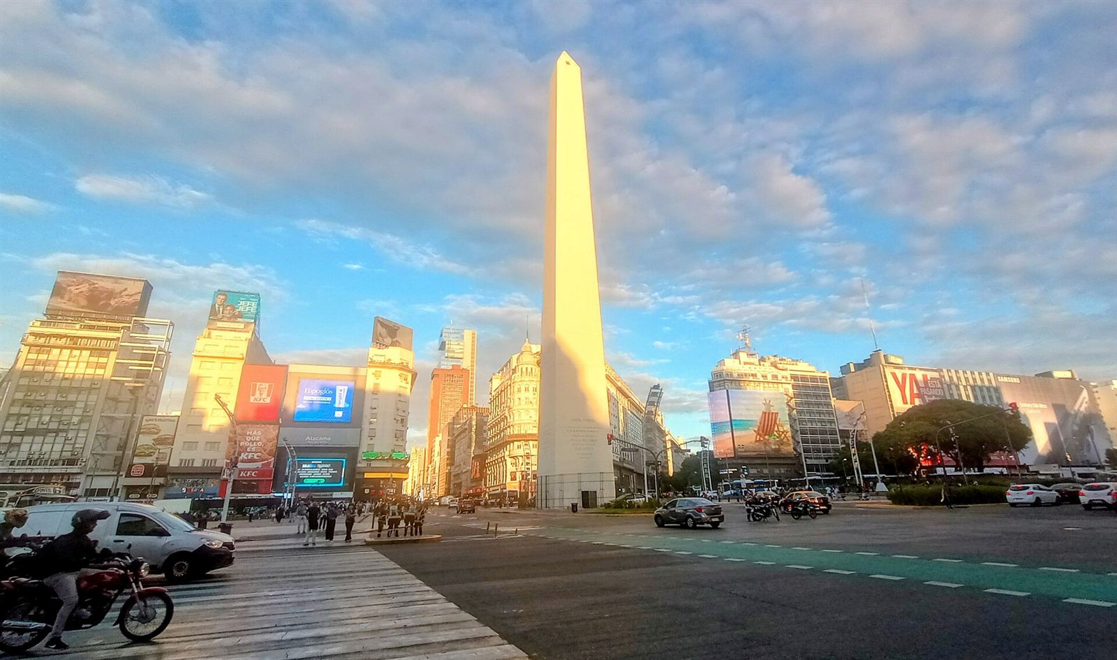 O Obelisco de Buenos Aires ao pôr do sol